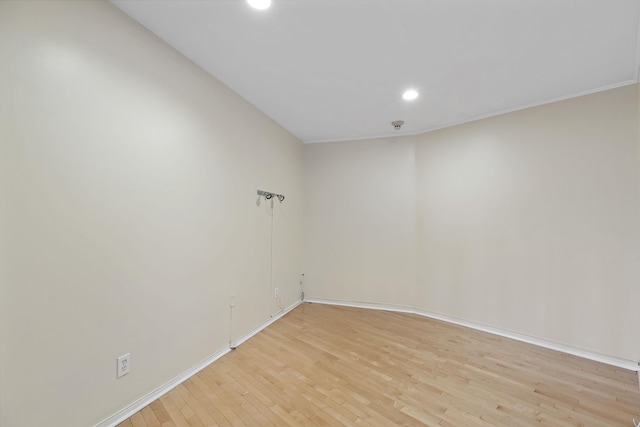 unfurnished room featuring light wood-style flooring, baseboards, and recessed lighting