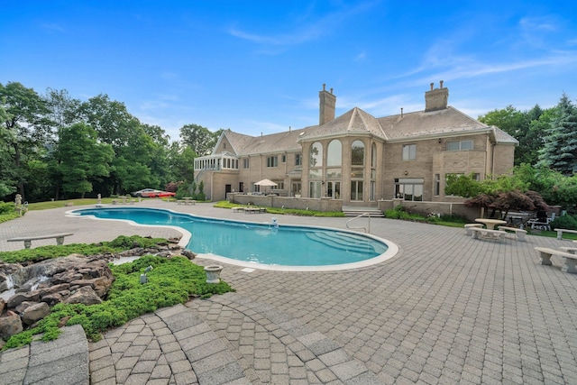 view of swimming pool featuring a patio