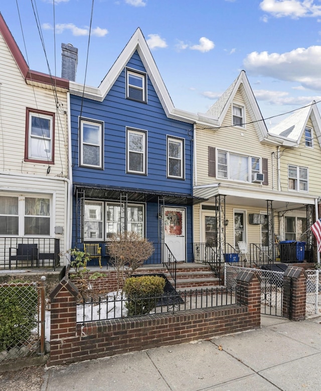 townhome / multi-family property with a fenced front yard