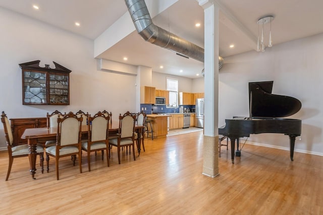 dining area with recessed lighting, light wood-style flooring, and baseboards