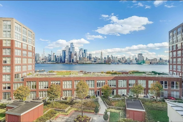 water view featuring a city view
