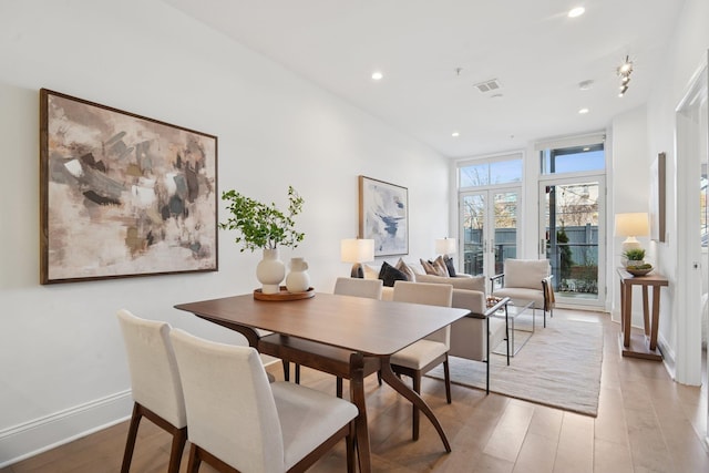 dining area with visible vents, recessed lighting, baseboards, and light wood-type flooring