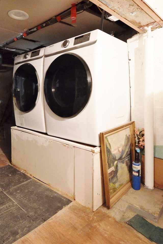 34 Concord St, Jersey City, NJ 07306 - laundry room with independent washer and dryer and laundry area