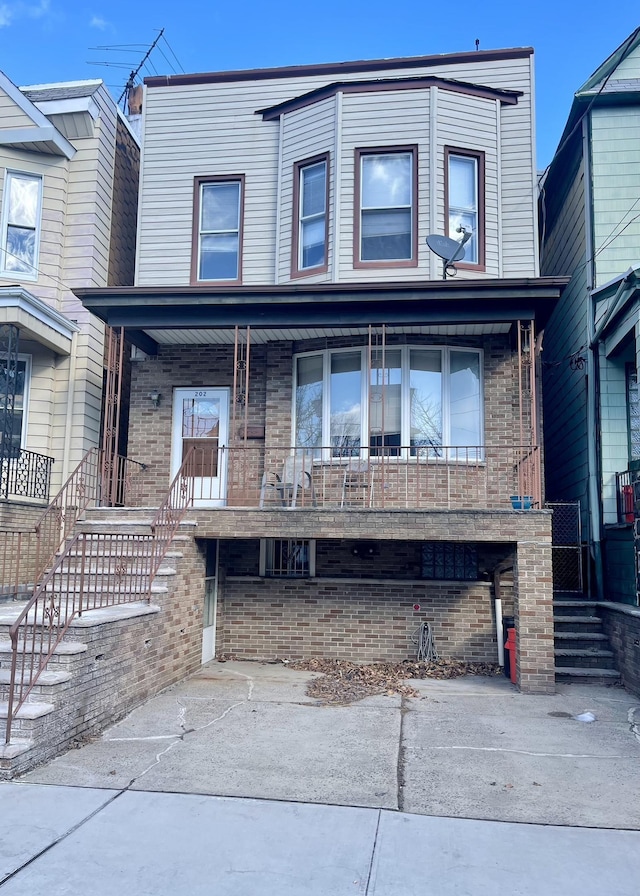 view of front of house featuring a porch