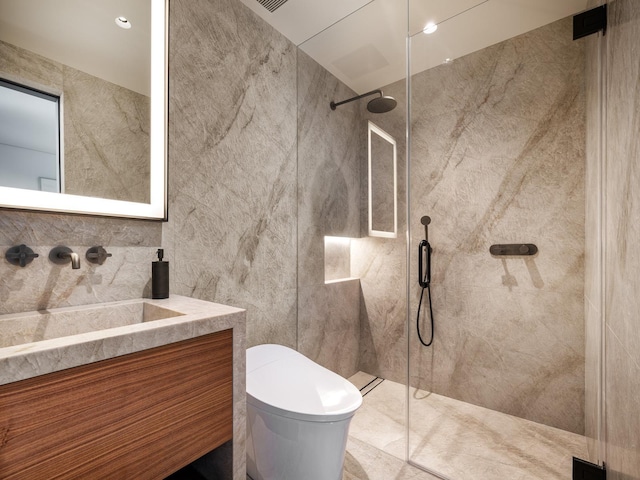 bathroom with tiled shower, vanity, and toilet