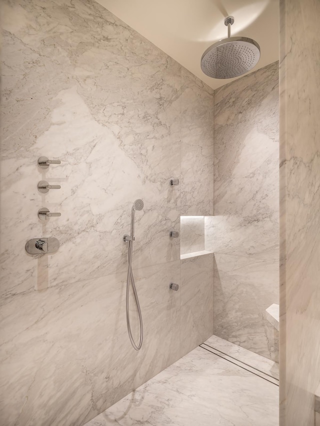 bathroom featuring tiled shower