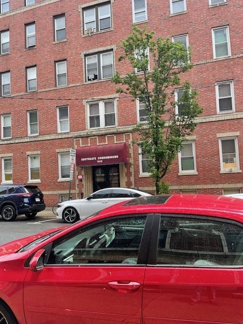 view of apartment building / complex