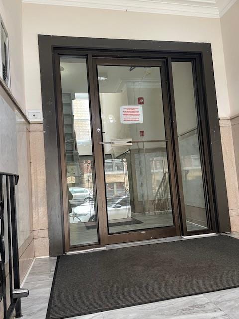property entrance featuring stucco siding