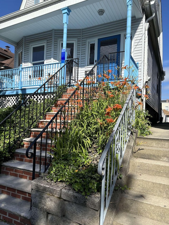 property entrance with covered porch