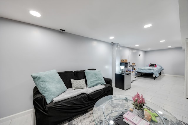 living room with recessed lighting and baseboards