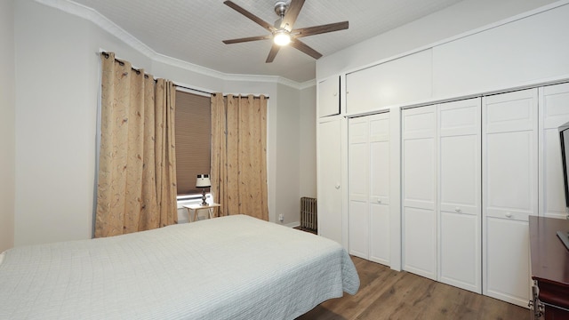 bedroom with a textured ceiling, dark hardwood / wood-style flooring, ceiling fan, and crown molding