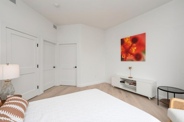 425 3rd St Unit 404, Jersey City, NJ 07302 - bedroom with light wood-type flooring and baseboards