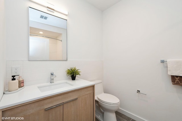 425 3rd St Unit 404, Jersey City, NJ 07302 - full bath with vanity and decorative backsplash