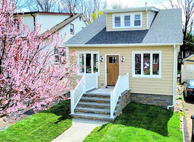 3 Raydol Ave, Secaucus, NJ 07094 - bungalow-style house featuring roof with shingles and a front lawn