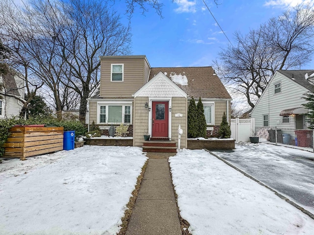 bungalow with roof with shingles and fence