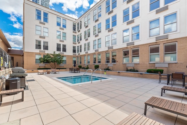 10 Regent St Unit 817, Jersey City, NJ 07302 - view of pool with grilling area and a patio area