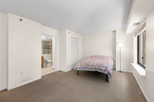 700 1st St Unit 6D, Hoboken, NJ 07030 - bedroom featuring carpet, connected bathroom, and a textured ceiling