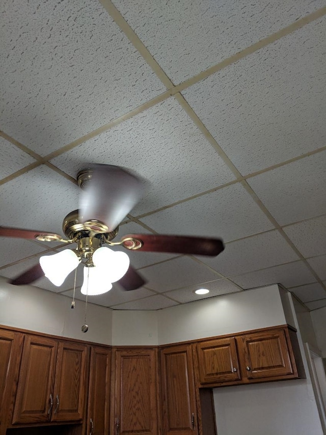 room details featuring ceiling fan