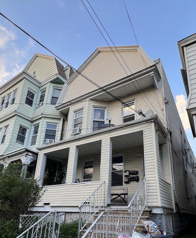 view of front of house featuring covered porch