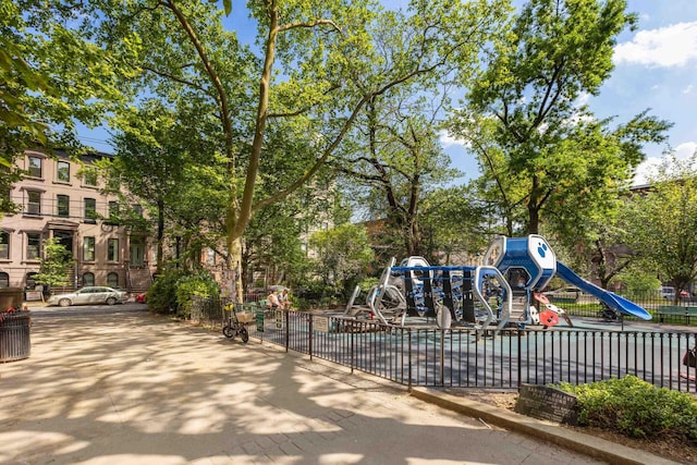 297 Montgomery St Unit 2, Jersey City, NJ 07302 - view of home's community