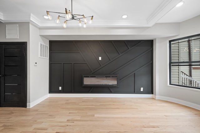 entrance foyer featuring a chandelier, light hardwood / wood-style floors, and crown molding