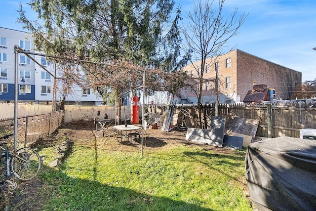 view of yard featuring a fenced backyard