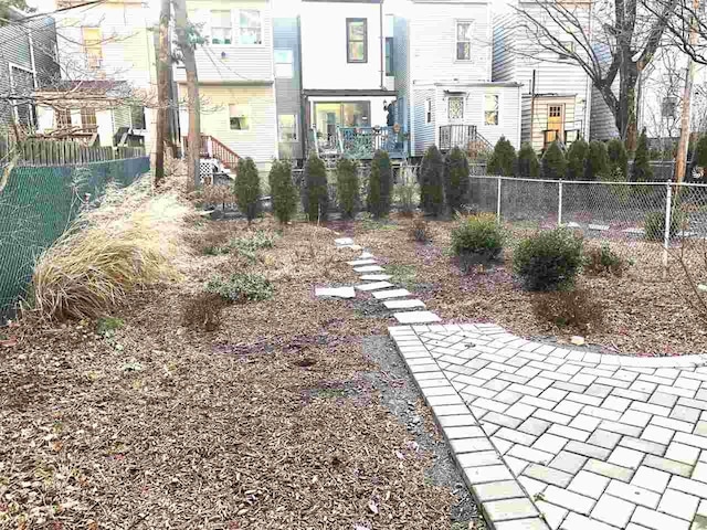 549 Pavonia Ave Unit 1 & 2, Jersey City, NJ 07306 - view of yard
