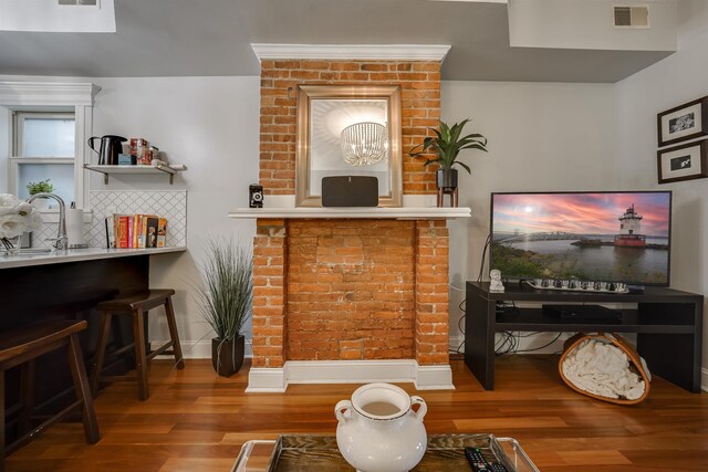 380 7th St Unit 2A, Jersey City, NJ 07302 - living room with wood finished floors and baseboards