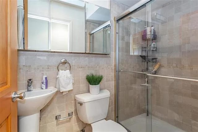 508 Grand St Unit 1L, Hoboken, NJ 07030 - full bath with toilet and a shower stall