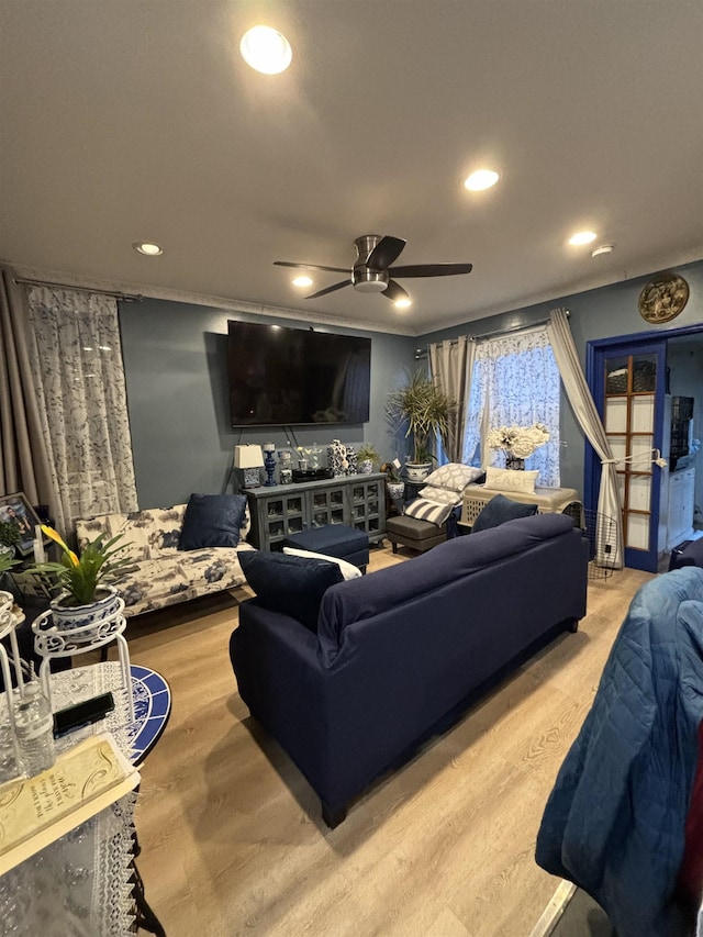 living area with wood finished floors, recessed lighting, and a ceiling fan