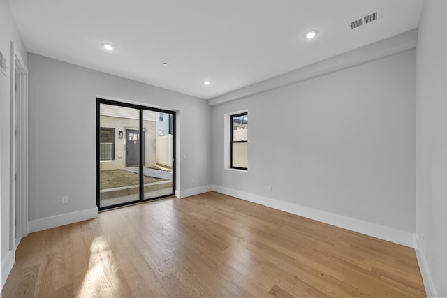 unfurnished room featuring light wood-style flooring, baseboards, and recessed lighting
