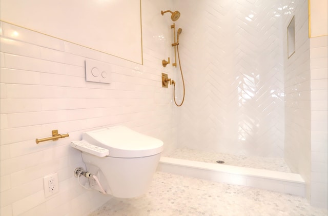 bathroom with toilet and tiled shower