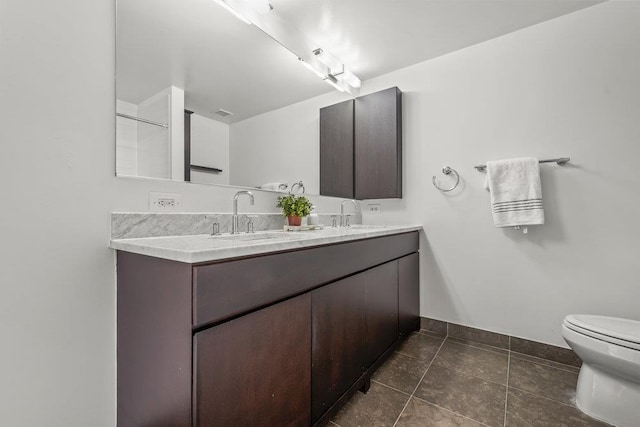 88 Morgan St Unit 4306, Jersey City, NJ 07302 - full bath featuring baseboards, toilet, and double vanity