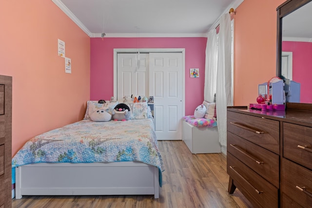 bedroom with crown molding, a closet, and light wood-type flooring