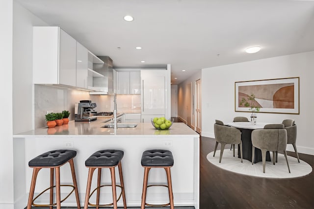 kitchen featuring a peninsula, white cabinetry, light countertops, and modern cabinets