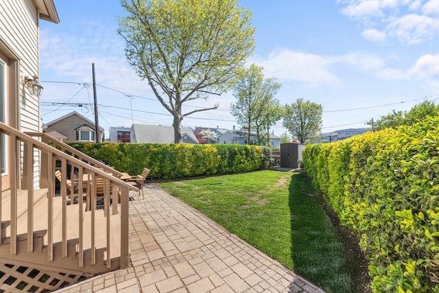 view of yard featuring a patio area