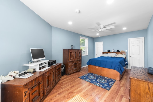 bedroom featuring recessed lighting, light wood-style flooring, ceiling fan, and baseboards