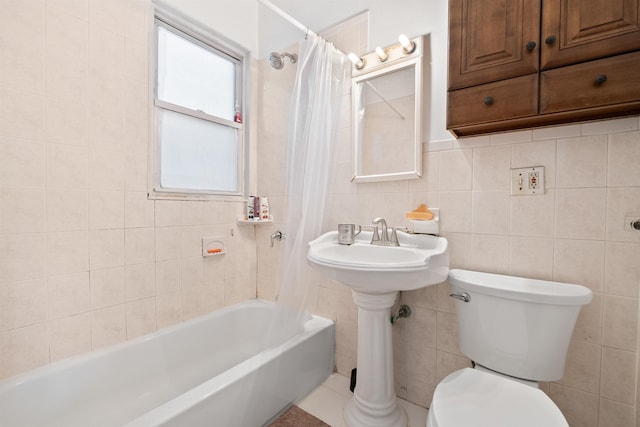 full bath with toilet, tasteful backsplash, shower / bath combo, and tile walls