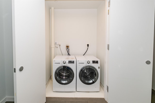 washroom with washing machine and dryer