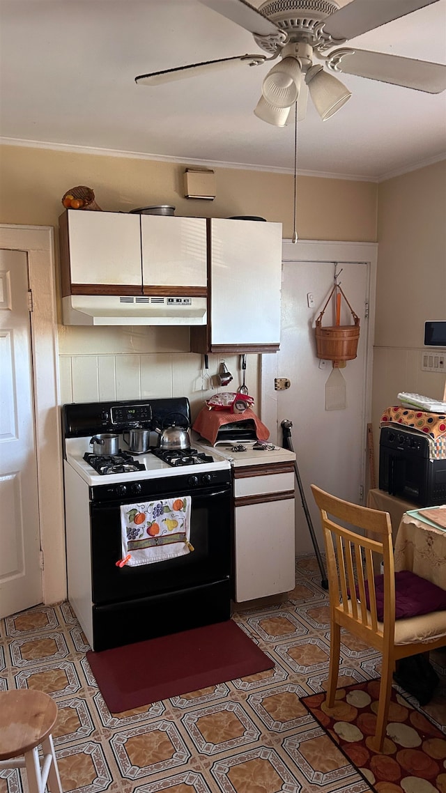 kitchen featuring ceiling fan, crown molding, and white range with gas stovetop