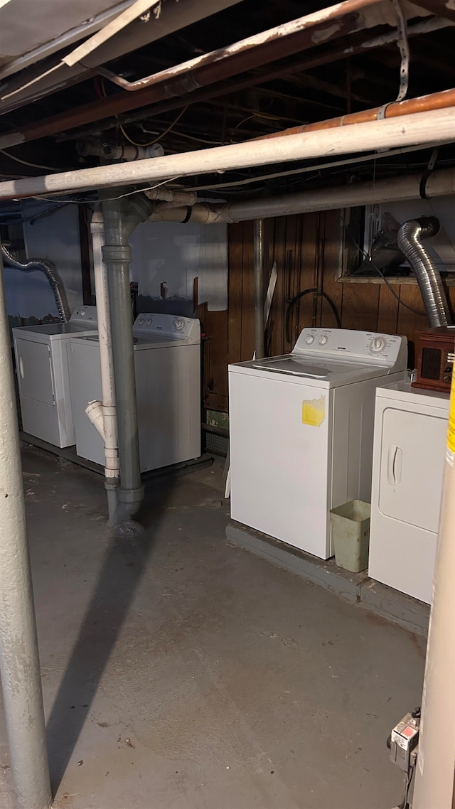 basement with washing machine and dryer