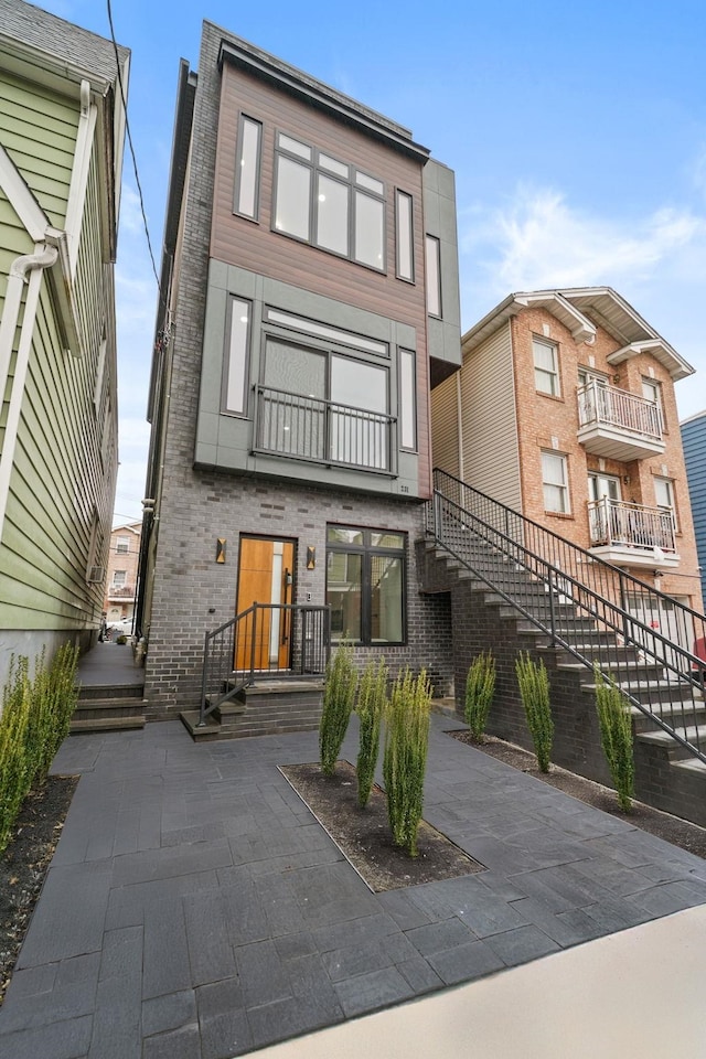 view of front of house featuring a patio