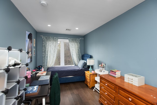 bedroom with visible vents, dark wood-style flooring, and recessed lighting