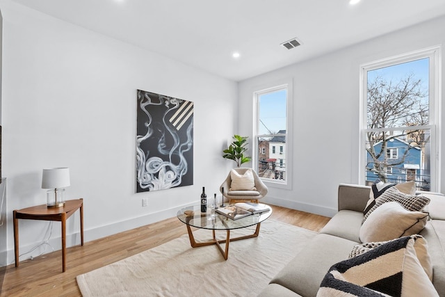 sitting room featuring light wood-type flooring, baseboards, visible vents, and recessed lighting