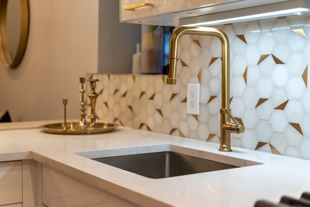 kitchen featuring white appliances, sink, hanging light fixtures, light hardwood / wood-style floors, and white cabinetry