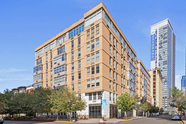10 Regent St Unit 807, Jersey City, NJ 07302 - view of property with a view of city