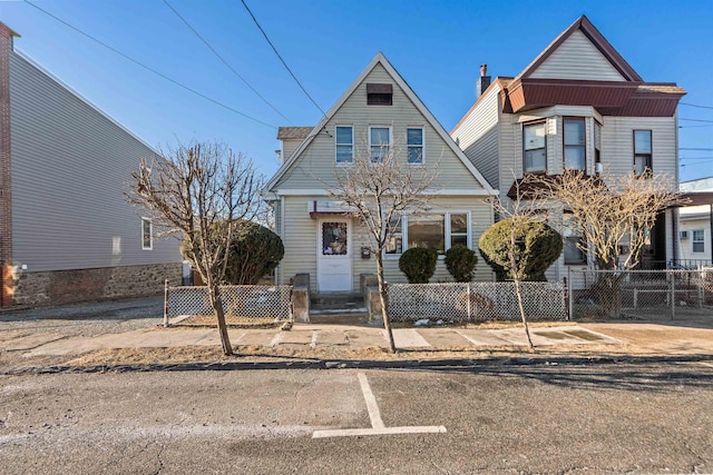 view of front facade with a fenced front yard