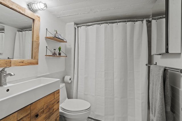 205 10th St Unit 3G, Jersey City, NJ 07302 - full bath with vanity and a shower with curtain