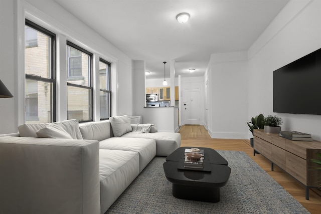 living room featuring light wood-style flooring and baseboards