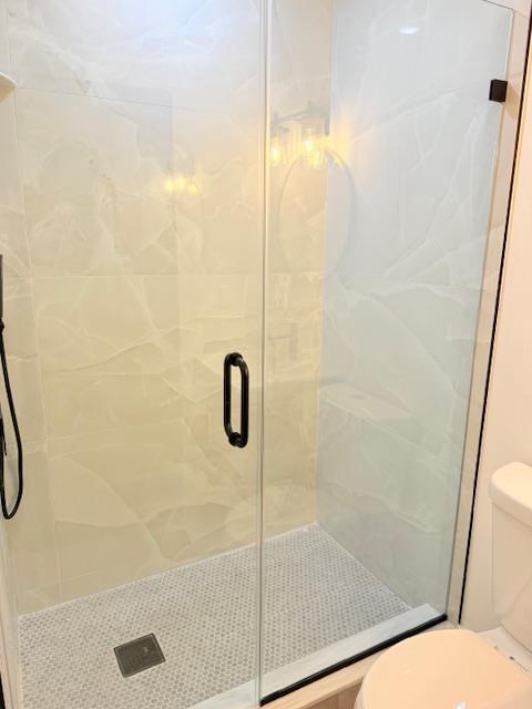 530 45th St, Union City, NJ 07087 - bathroom featuring toilet and a stall shower